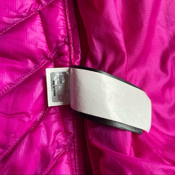 The North Face W THERMOBALL Vest Sz M In Dramatic Plum - Picture 10 of 10